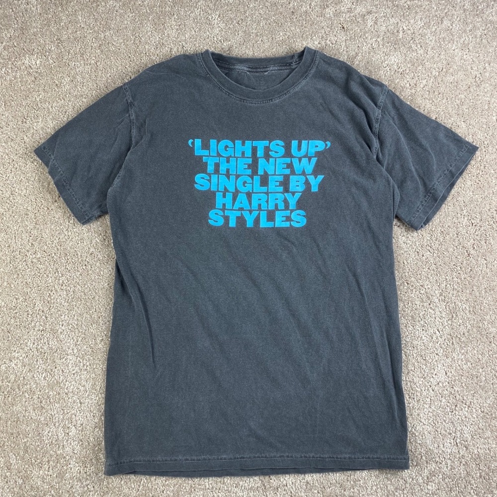 Harry Styles Lights Up Single Graphic T-Shirt Gray Blue Small